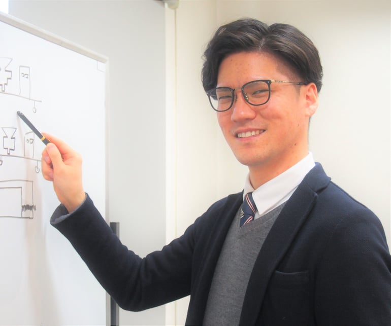 社員紹介04_4 社員紹介04_4